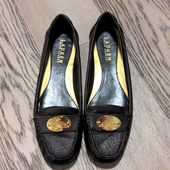 Ralph Lauren brown leather loafers with gold medallion, size 8 - Picture 1 of 6